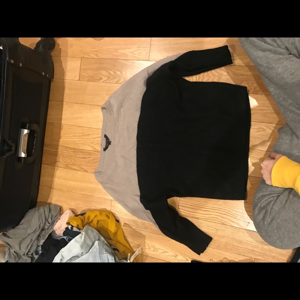 Grey and black sweater cashmere